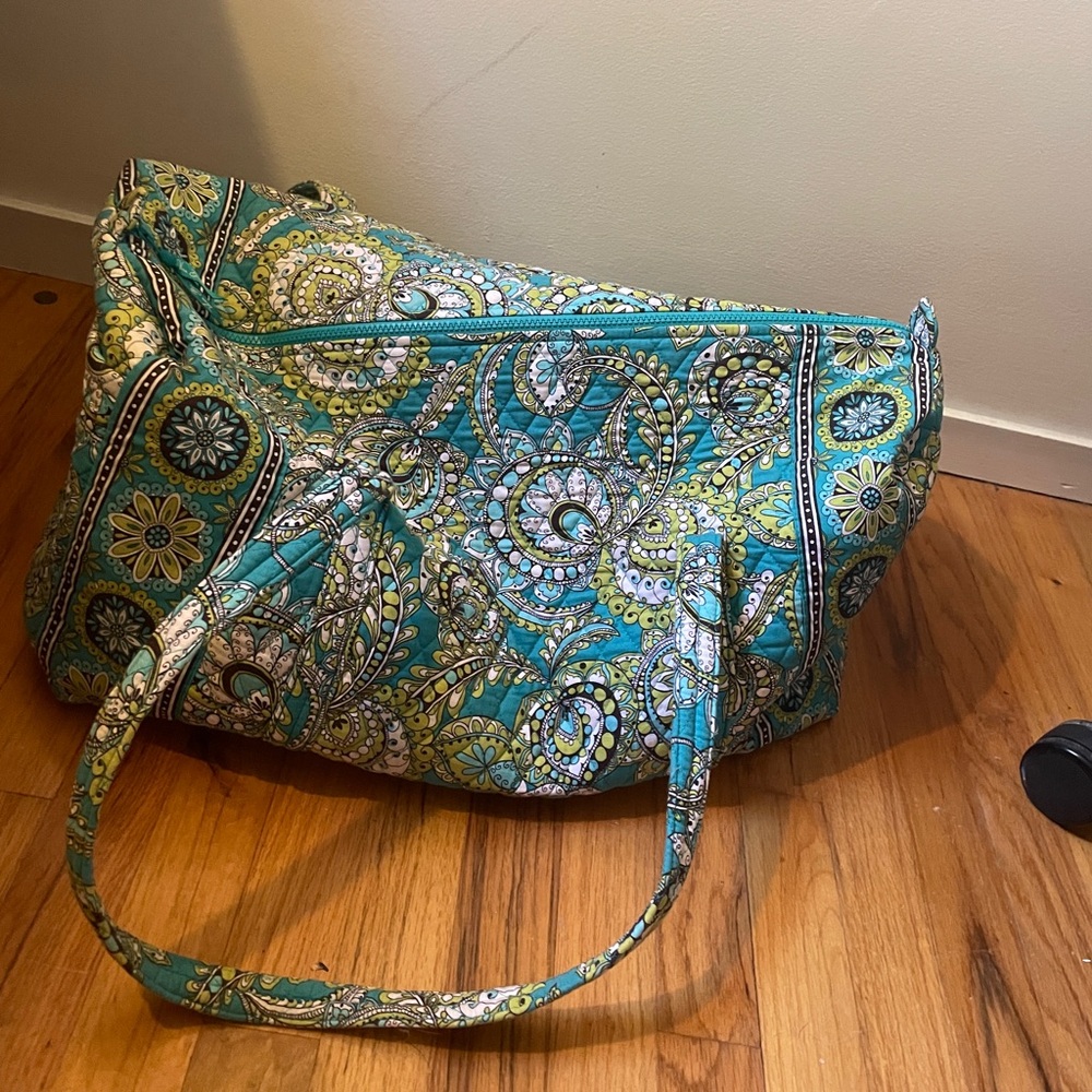 Vera Bradley duffle bag! Only used a few times in good condition